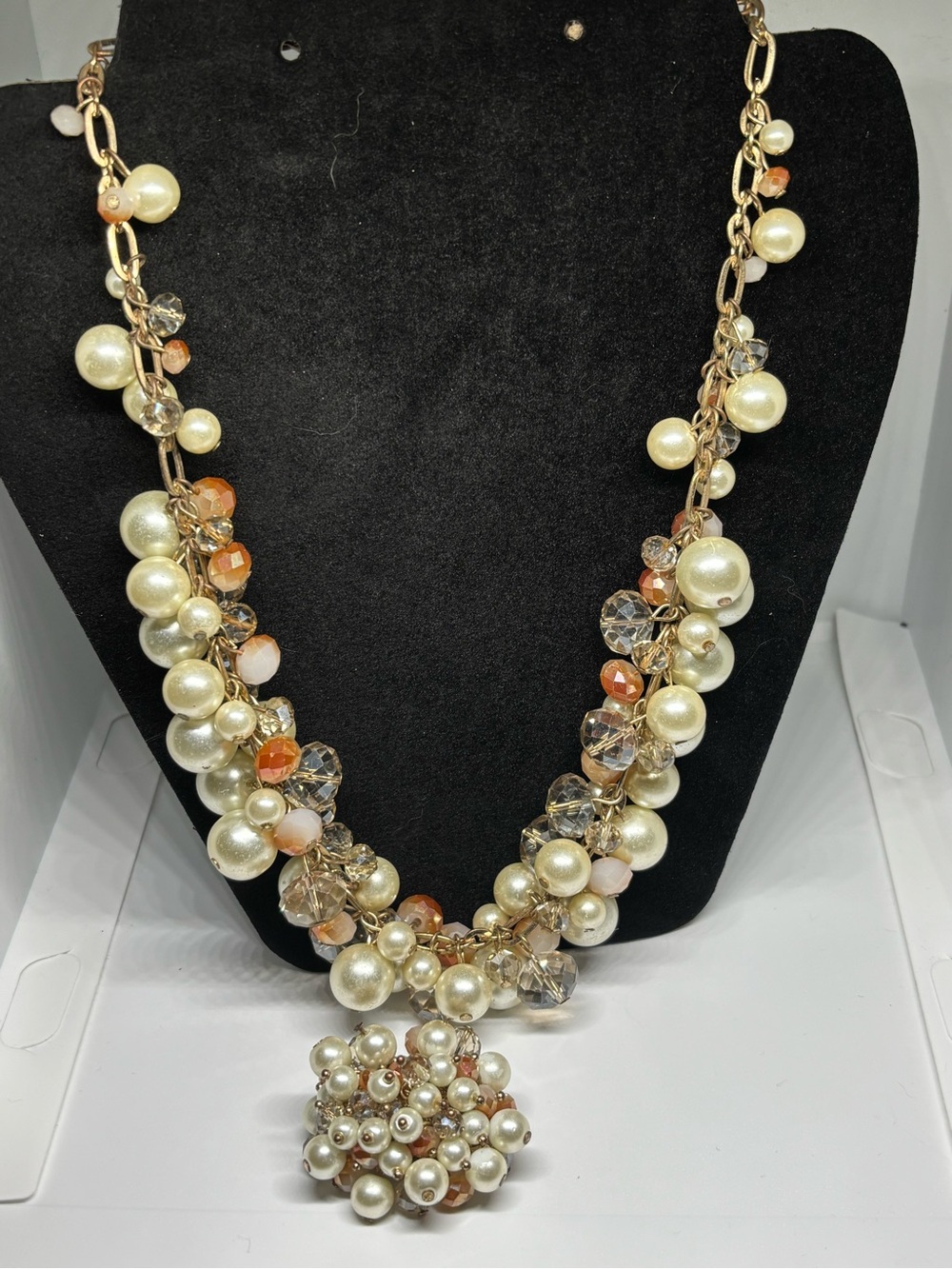 Elegant Pearl Cluster Statement Necklace - Ivory and Gold